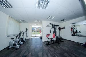 The fitness centre and/or fitness facilities at Nessebar and Holiday Fort Apartments