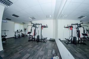 The fitness centre and/or fitness facilities at Nessebar and Holiday Fort Apartments