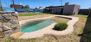 a small swimming pool with a plant in a yard at Casaquinta in Villa María