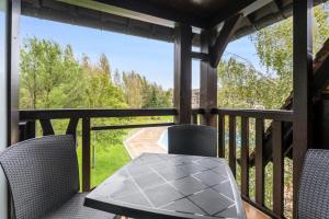 Balkón alebo terasa v ubytovaní La Résidence du Golf - maeva Home - Appartement 2 pièces 5 personnes - Confort MAE-5374