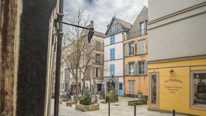 a street in an old town with buildings at Le Logis des Perles 1 - Emplacement Idéal - 4 pers in Troyes