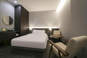 Postel nebo postele na pokoji v ubytování H Avenue Hotel Sangmu Branch