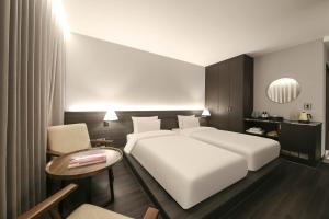 Postel nebo postele na pokoji v ubytování H Avenue Hotel Sangmu Branch