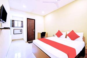 Posteľ alebo postele v izbe v ubytovaní Hotel Elite Inn Ultadanga Inn Kolkata - Couple Friendly