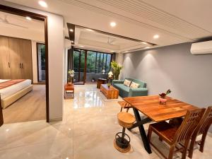 Posezení v ubytování Hotel South Ex Residency - South Ex near AIIMS Delhi - Couple Friendly