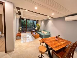 Posezení v ubytování Hotel South Ex Residency - South Ex near AIIMS Delhi - Couple Friendly