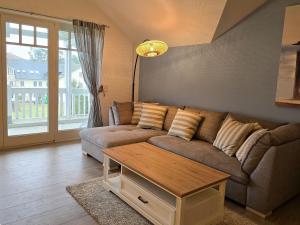 Ein Sitzbereich in der Unterkunft Dünenpark Binz - Klassik Ferienwohnung mit 1 Schlafzimmer und Balkon im Dachgeschoss 184