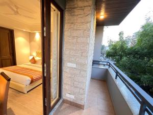 Postel nebo postele na pokoji v ubytování Hotel South Ex Residency - South Ex near AIIMS Delhi - Couple Friendly