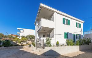 Budova, kde se apartmán nachází + 15 fotografií