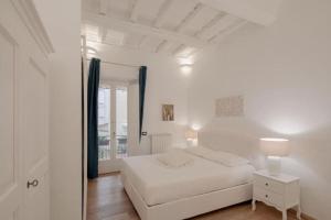 Ένα ή περισσότερα κρεβάτια σε δωμάτιο στο Spanish Steps-Trevi -Luma Suite