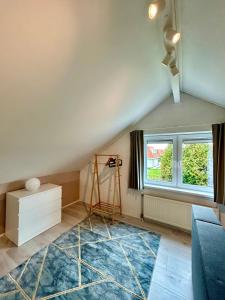 a living room with aamed ceilings and a window at Chateau Noordwijk in Noordwijk