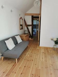 a living room with a couch and a wooden floor at Ferienwohnung in Anni's Ferienhaus 