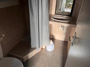 a bathroom with a toilet and a sink at Résidence Monte d'Oro in Porto-Vecchio