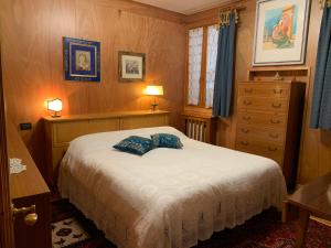 a bedroom with a bed with two blue pillows on it at Rifugio alle Vele in Venice