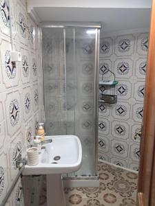 a bathroom with a sink and a shower at Apartamento Trafalgar in Xeraco +6 photos