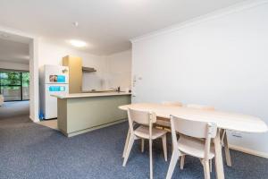 a kitchen and dining room with a table and chairs at Reid5 2BR Apartment Close to Glebe Park and Canberra City in Canberra