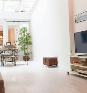 Telewizja i/lub zestaw kina domowego w obiekcie Dúplex center párking netflix amazon video