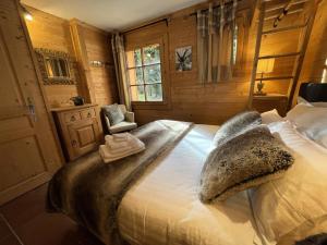 a bedroom with a large bed with pillows on it at Chalet Nubuck - Pièces 134 in Saint-Martin-de-Belleville