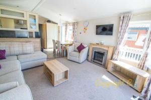 Гостиная зона в SBL54 - Camber Sands Holiday Park - Mini Lodge - 3 Bedrooms - Decking - Dishwasher - Private Parking