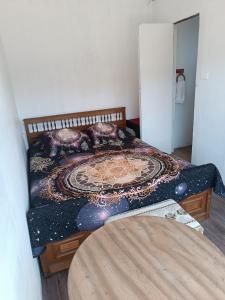 a bedroom with a bed with a universe themed blanket at Cabaña con Vista al mar Playa grande Quintay in Casablanca