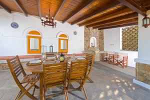 Posezení v ubytování Beachfront Villa Rhodes SeaShell