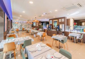 En restaurang eller annat matställe på B&B HOTEL Colmar Liberté 4 étoiles