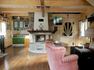 a living room with a couch and a fireplace at Zrubový domček u Vincka 2 in Ždiar