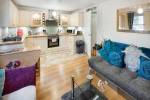 Ett kök eller pentry på Argyll Apartments - Drimvargie Terrace, Oban