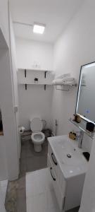 Cosy studio with all amenities tesisinde bir banyo