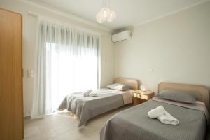 Postel nebo postele na pokoji v ubytování Beachfront Villa Rhodes SeaShell