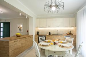 Fotografie z fotogalerie ubytování Beachfront Villa Rhodes SeaShell v destinaci Gennadi + 37 fotografií