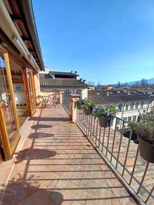 Rõdu või terrass majutusasutuses TERRAZZA COCCODE' spazioso con vista mozzafiato!