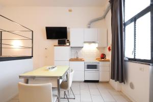 A kitchen or kitchenette at PrimoPiano - Acerenza Flats