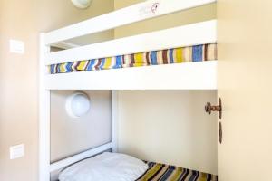 Ein Etagenbett oder Etagenbetten in einem Zimmer der Unterkunft Résidence Les Belles Rives - maeva Home - Appartement 2 Pièces 7 Personnes 594