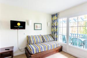 Μια τηλεόραση ή/και κέντρο ψυχαγωγίας στο Résidence Les Belles Rives - maeva Home - Appartement 2 pièces 7 personnes - Confort MAE-2224