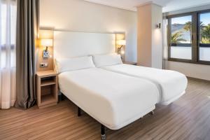 Postel nebo postele na pokoji v ubytování B&B HOTEL Cartagena Cartagonova