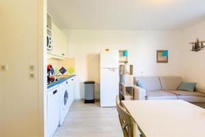 a kitchen and living room with a couch and a table at Résidence Saint-Raphaël Valescure - maeva Home - Appartement 2 pièces 6 personnes - Sélection MAE-7084 in Valescure