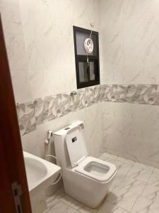 Koupelna v ubytování RED-22- ALSALAM suites + 21 fotografií