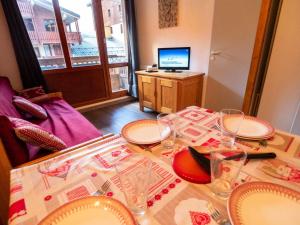 Zona de comedor en el apartamento