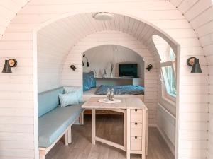 a room with a bench and a bed in it at Tiny Igloo Galadriel in Belau