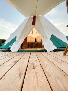a large tent sitting on top of a wooden floor at Tipi Sioux in Belau