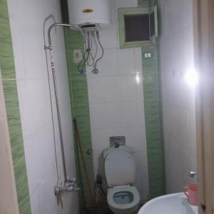 Phòng tắm tại Adel Hotel