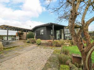 a house with a garden in front of it at The Lodge at Wildersley Farm in Belper