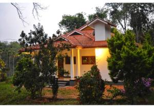 Spice Fields Cottage - 3 Bedroom - Wayanad外面的花园