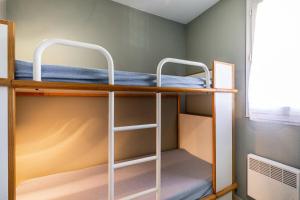 a bunk room with two bunk beds in it at Résidence le Hameau de Cap Esterel - maeva Home - Appartement 3 pièces 6 p 574 in Saint-Raphaël