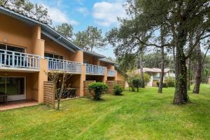 Ogród w obiekcie Les Maisons du Domaine du Golf de Pinsolle - maeva Home - Maison 3 pièces 6 personnes - Sélection MAE-9964