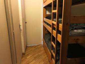 Posteľ alebo postele v izbe v ubytovaní Résidence Chalmettes - Joli studio rénové avec accès direct aux pistes. parking privé. MAE-8704