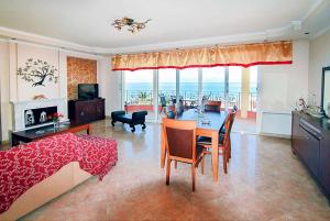 Μια τηλεόραση ή/και κέντρο ψυχαγωγίας στο Villa Romanza Beta