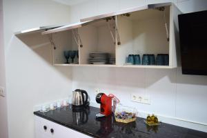 a kitchen counter with a red appliance on a counter top at Piso cercano Plaza San Cayetano en Yecla in Yecla +2 photos
