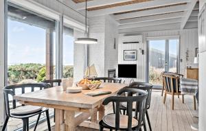 TV a/nebo společenská místnost v ubytování Holiday Home Kløverbakken